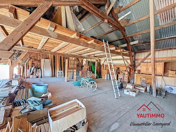 Villard (74420) Ancien atelier à réhabiliter - immeuble – 285 m² sur 3 niveaux + terrain de 450 m² à Villard (74420), proche B