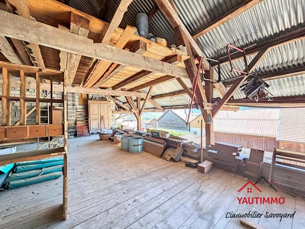 Villard (74420) Ancien atelier à réhabiliter - immeuble – 285 m² sur 3 niveaux + terrain de 450 m² à Villard (74420), proche B
