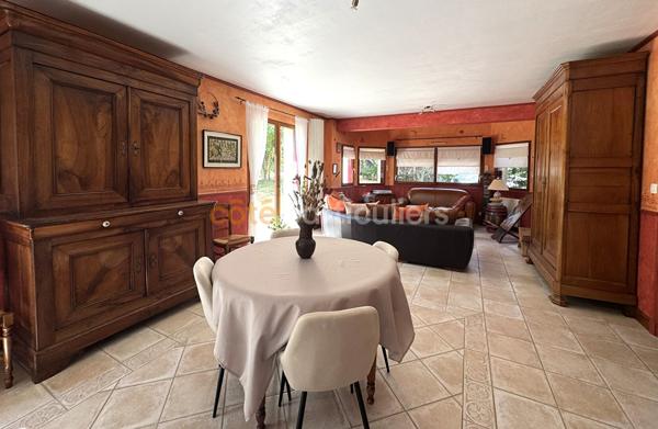 Vente
                Maison198,62 m² - 9 Pièces -
                    SAINT MALO (35400)