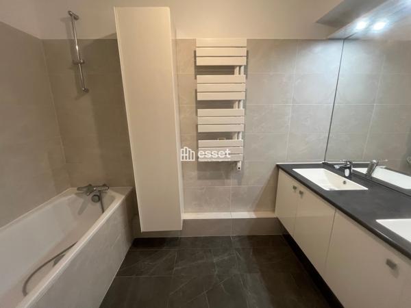Location Appartement 5 pièces 120.1 m² - Levallois-perret 92300