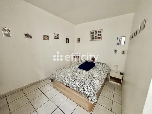 Immeuble
         20 pièces
        - 261 m² 245 000 € *