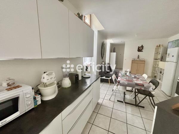 Immeuble
         20 pièces
        - 261 m² 245 000 € *