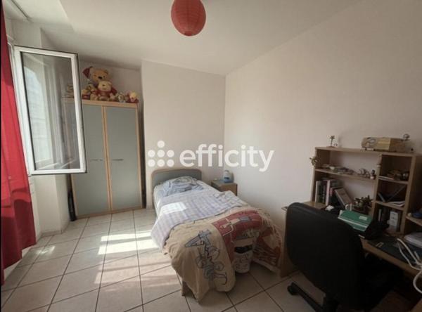 Immeuble
         20 pièces
        - 261 m² 245 000 € *