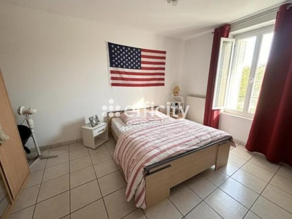 Immeuble
         20 pièces
        - 261 m² 245 000 € *