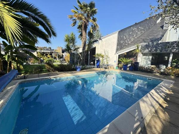 Vente                                                      Maison
                        
                     7 pièces                      187 m2                     à Auray
