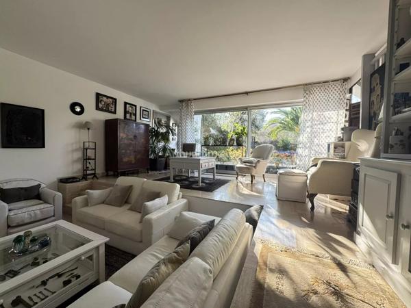 Vente                                                      Maison
                        
                     7 pièces                      187 m2                     à Auray