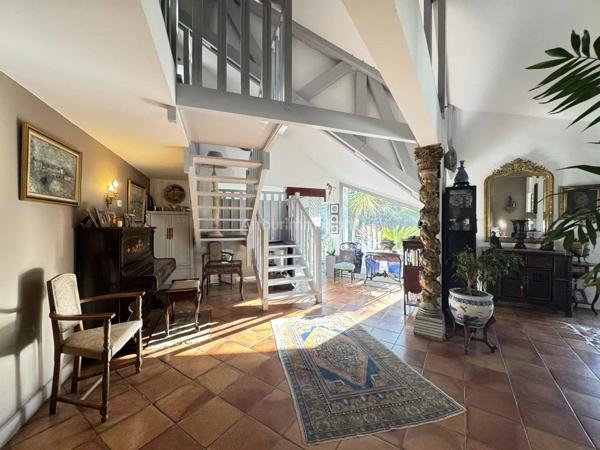 Vente                                                      Maison
                        
                     7 pièces                      187 m2                     à Auray