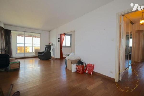 Appartement T5 avec 2 parkings et une cave