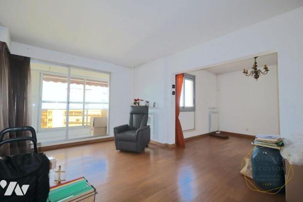 Appartement T5 avec 2 parkings et une cave