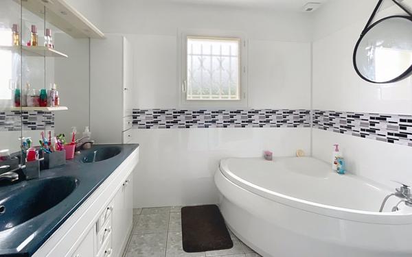 Maison à vendre    5 pièces •  La Force