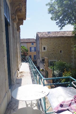 Maison de maître de caractère sur 3 niveaux + grenier, avec terrain attenant et piscine