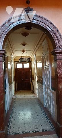 Maison de maître de caractère sur 3 niveaux + grenier, avec terrain attenant et piscine