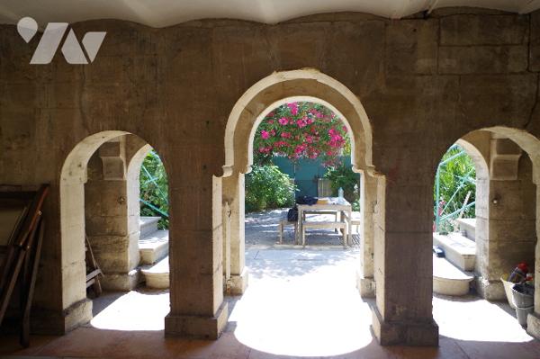 Maison de maître de caractère sur 3 niveaux + grenier, avec terrain attenant et piscine