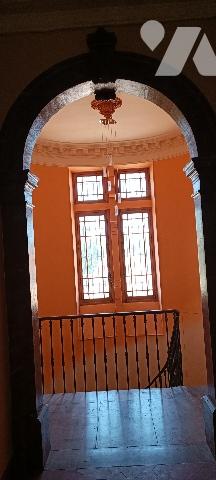 Maison de maître de caractère sur 3 niveaux + grenier, avec terrain attenant et piscine