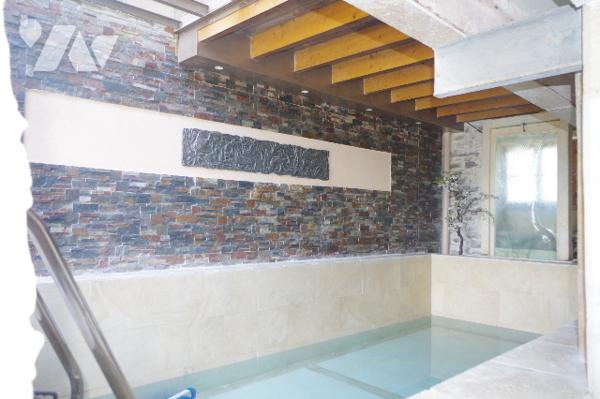 Maison de maître de caractère sur 3 niveaux + grenier, avec terrain attenant et piscine