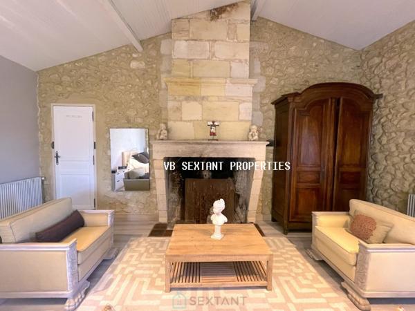 Entre-Deux-Mers, 30mn de Bordeaux, propriété 1,2 hectare, maison de charme avec piscine et vue dominante.