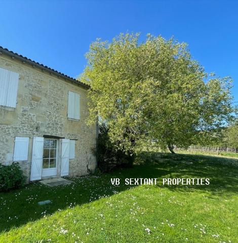 Entre-Deux-Mers, 30mn de Bordeaux, propriété 1,2 hectare, maison de charme avec piscine et vue dominante.