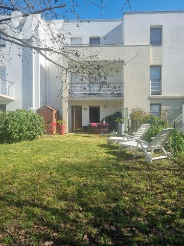SAINT-MARC SUR MER, appartement T3 en rez-de-jardin avec jardin privatif