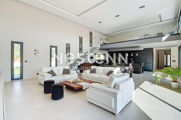 LORGUES - Villa contemporaine d'exception avec prestations haut de gamme