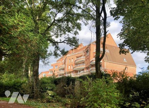 En exclusivité chez votre notaire ! En centre ville d'Hazebrouck, résidence de standing avec  v...