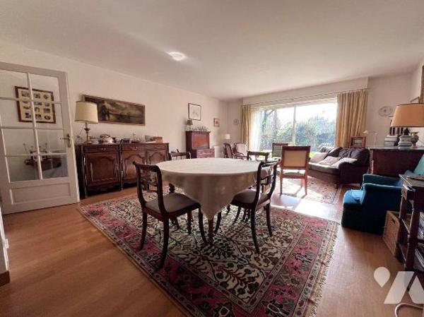 En exclusivité chez votre notaire ! En centre ville d'Hazebrouck, résidence de standing avec  v...