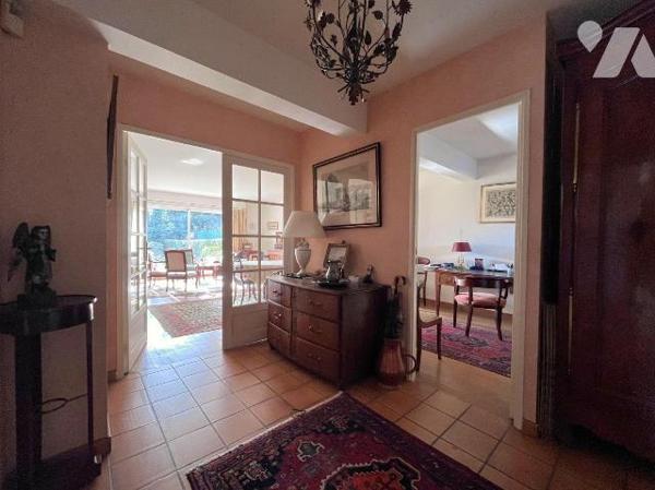 En exclusivité chez votre notaire ! En centre ville d'Hazebrouck, résidence de standing avec  v...