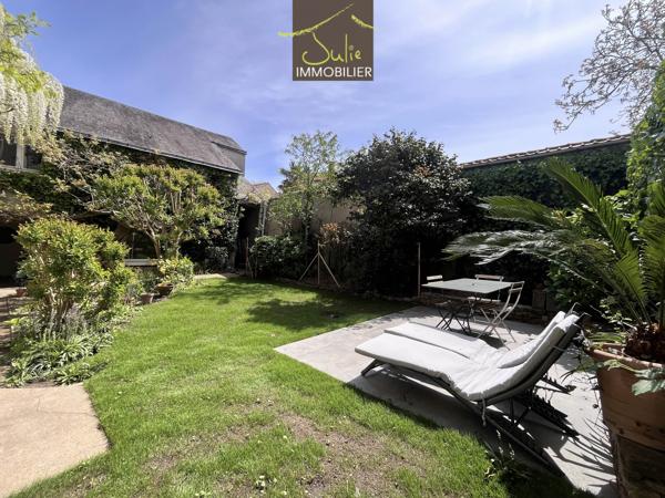 Très RARE en Centre-Ville de BRESSUIRE ! Belle Propriété de caractère avec jardin clos et grand garage/atelier
