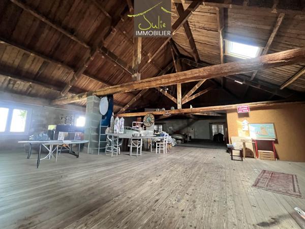 Très RARE en Centre-Ville de BRESSUIRE ! Belle Propriété de caractère avec jardin clos et grand garage/atelier