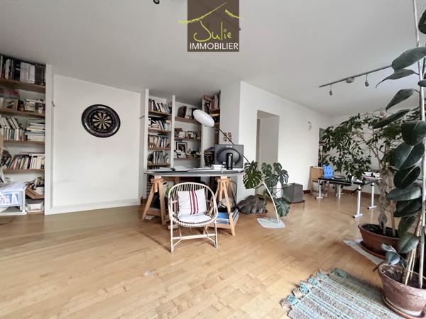 Très RARE en Centre-Ville de BRESSUIRE ! Belle Propriété de caractère avec jardin clos et grand garage/atelier