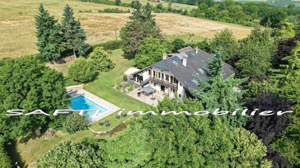 Propriété d’exception à 1 heure de PARIS : 335m2 habitables, 6/7 chambres, piscine, dépendances, parc de 7600m2 + projet d’aménagement sur encore 300m2.