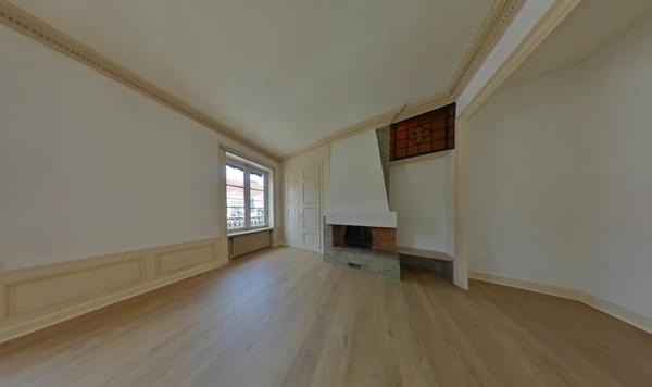 APPARTEMENT T3 A LOUER - LYON 2EME ARRONDISSEMENT Vaubecour-Mairie 84.99 m 2 1 330 € charges comprises par mois