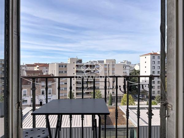 Lyon 7e — Rue Marc Bloch | Élégance haussmannienne au 4e étage avec ascenseur