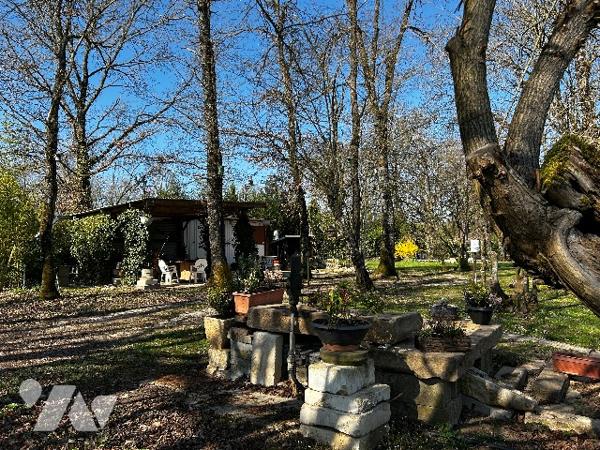 Un terrain de loisirs, permettant de pêcher, de s'amuser en famille, ...