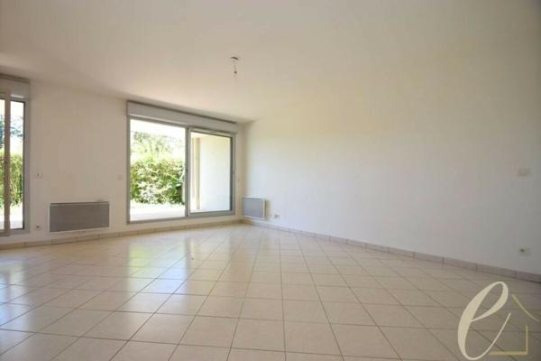 SAINTE FOY LES LYON – Maréchal Foch : Magnifique T2 exposé SUD de 51 m² en rez-de-jardin dans une résidence de standing.