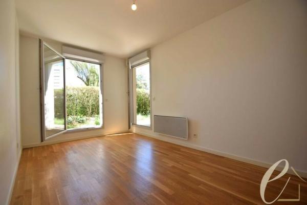SAINTE FOY LES LYON – Maréchal Foch : Magnifique T2 exposé SUD de 51 m² en rez-de-jardin dans une résidence de standing.