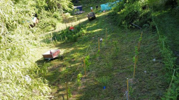 Propriété agricole, chalet bois et grange à rénover sur un hectare de terrain