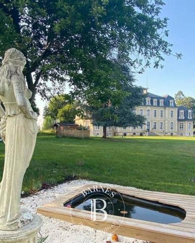 Montluçon, Château 11 Chambres -  1 390 m² à vendre