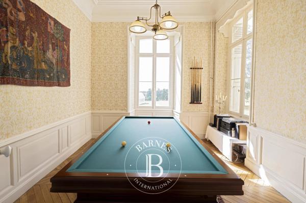 Montluçon, Château 11 Chambres -  1 390 m² à vendre