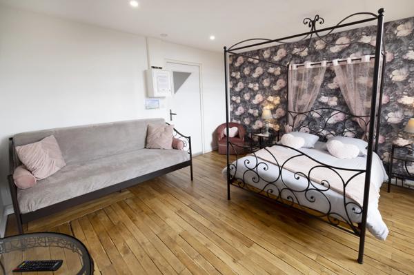 Montluçon, Château 11 Chambres -  1 390 m² à vendre