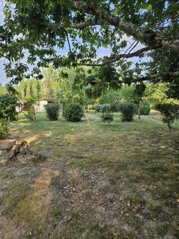 Jolie maison avec dépendance et grand terrain à deux kms de Castelnau d'Auzan