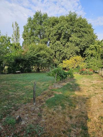 Jolie maison avec dépendance et grand terrain à deux kms de Castelnau d'Auzan