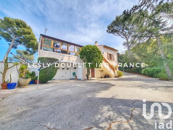 Maison traditionnelle 5 pièces de 215 m² à La Seyne-sur-Mer (83500)