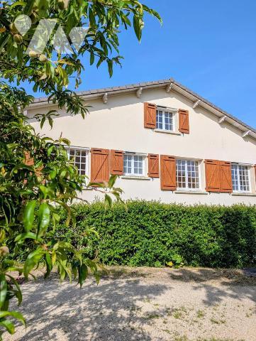 VASTE MAISON FAMILIALE 4/5 CHAMBRES, BUREAU, DOUBLE GARAGE SUR GRANDE PARCELLE