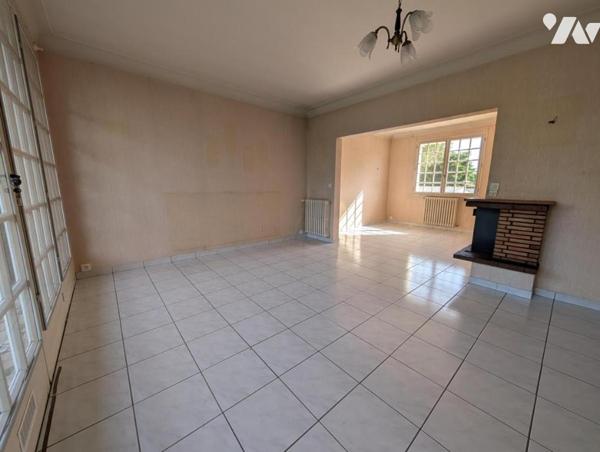 VASTE MAISON FAMILIALE 4/5 CHAMBRES, BUREAU, DOUBLE GARAGE SUR GRANDE PARCELLE