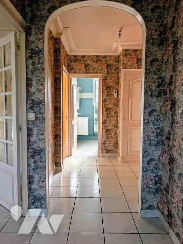 VASTE MAISON FAMILIALE 4/5 CHAMBRES, BUREAU, DOUBLE GARAGE SUR GRANDE PARCELLE