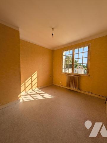 VASTE MAISON FAMILIALE 4/5 CHAMBRES, BUREAU, DOUBLE GARAGE SUR GRANDE PARCELLE