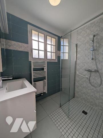 VASTE MAISON FAMILIALE 4/5 CHAMBRES, BUREAU, DOUBLE GARAGE SUR GRANDE PARCELLE