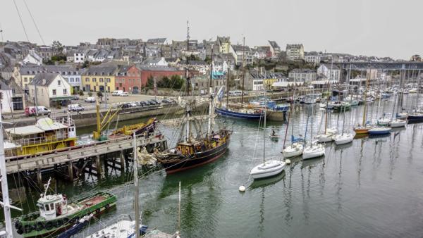 Local de 218m2 Polyvalence & opportunité entrepreneuriale à louer à DOUARNENEZ (29)