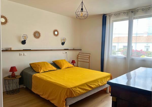Beauvoir-sur-Mer : maison familiale avec piscine, garage et terrain de 1 080 m²