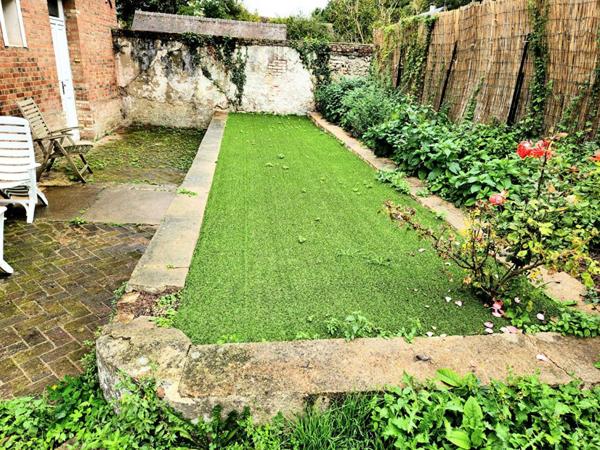 Les Andelys  centre ville - Maison de 93.70 m2  - 3 chambres sur 70 m2 de terrain - Prix : 158 850